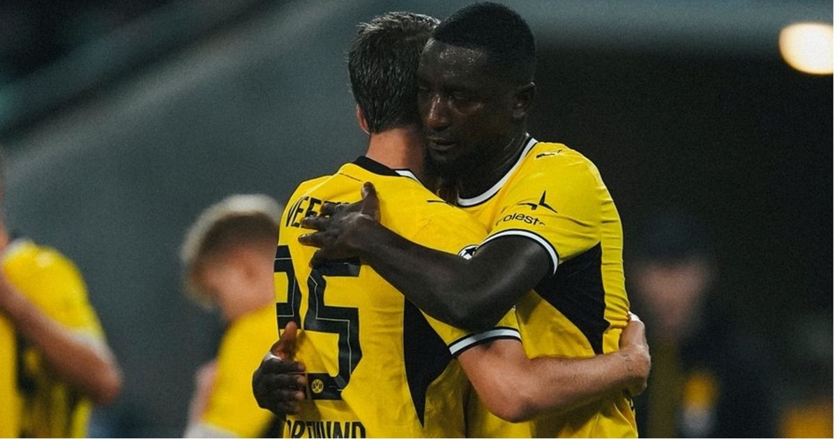 Dortmund players avoid Baku stadium showers after 2-1 win
