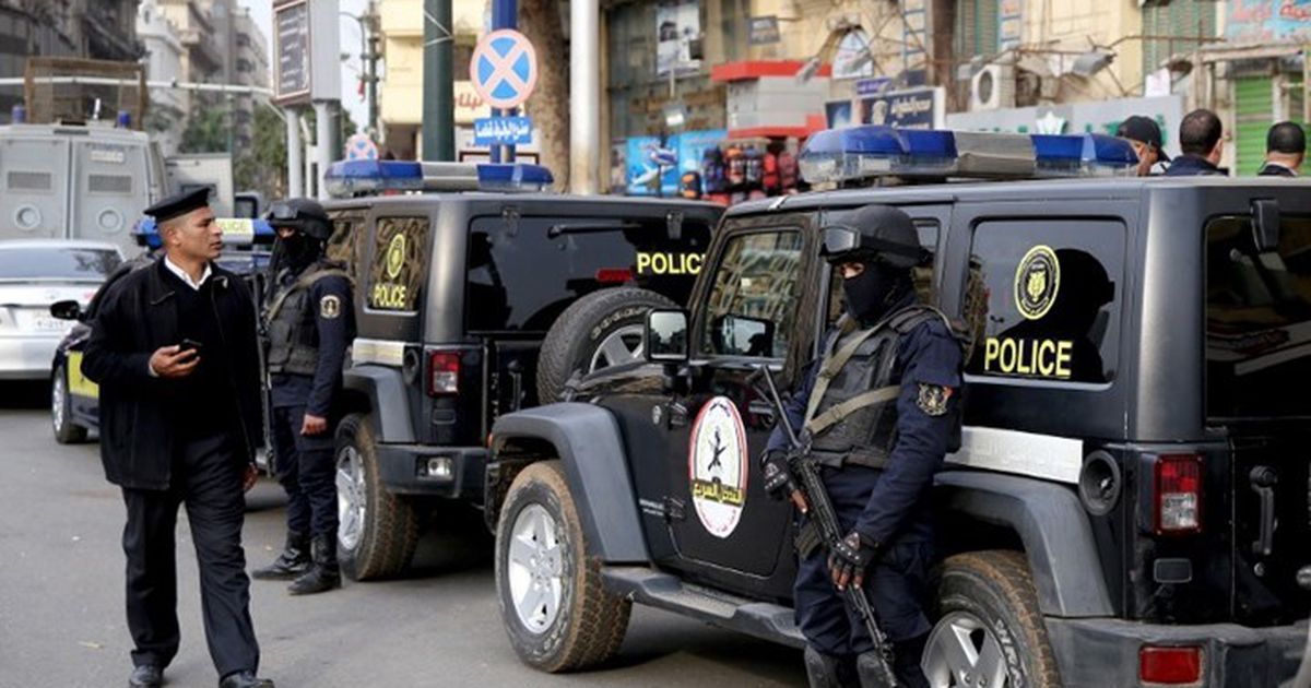 عامل يذبح أطفاله الثلاثة وينتحر شنقا في صعيد مصر.. والنيابة تفتح تحقيقا