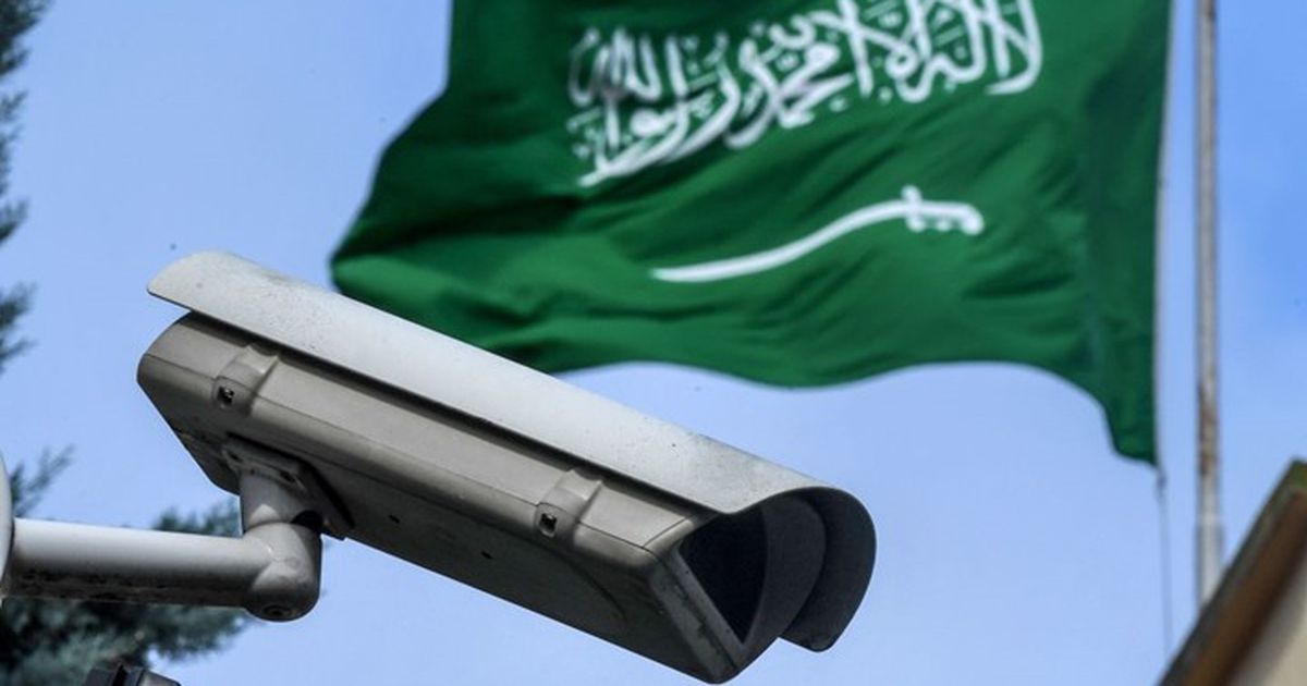 رهف محمد عاريا ‫ناشطات عاريات يتظاهرن أمام قنصلية الرياض في سيدني (صور) ...‬‎