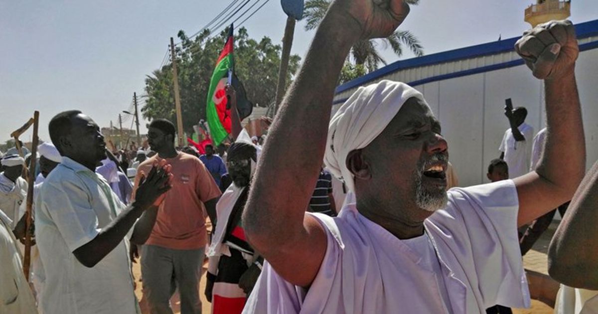 دعوات لمظاهرات في السودان وخطاب مرتقب للبشير