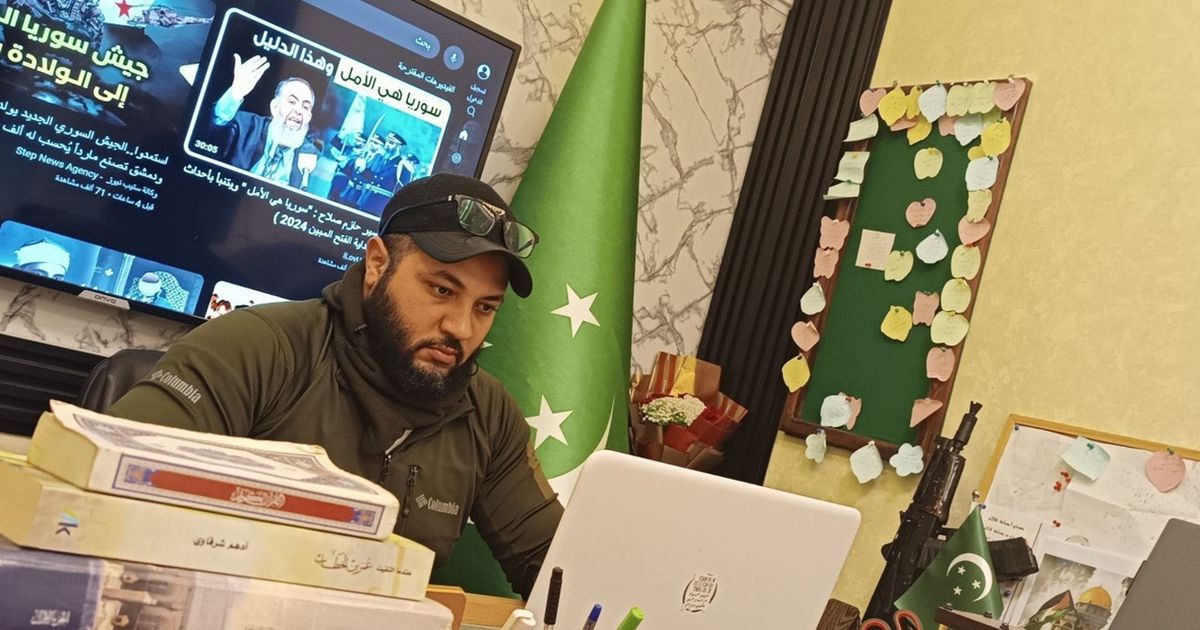 المصري أحمد المنصور يظهر بـ”ساحة غزة” في إدلب بعد …