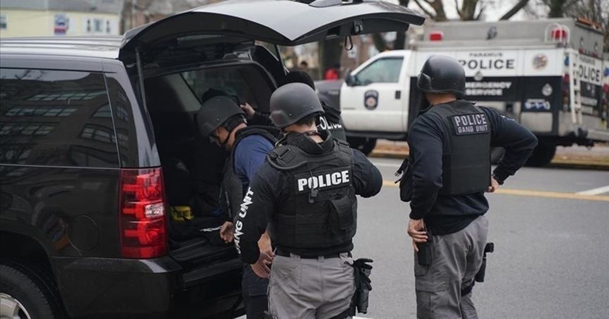 السلطات الأمريكية تخالف أمرا قضائيا وتقوم بترحيل طبيبة …