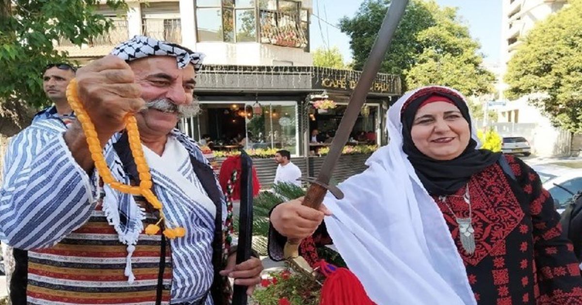 الثوب الفلسطيني عمره آلاف سنة يزال رمزا للهوية