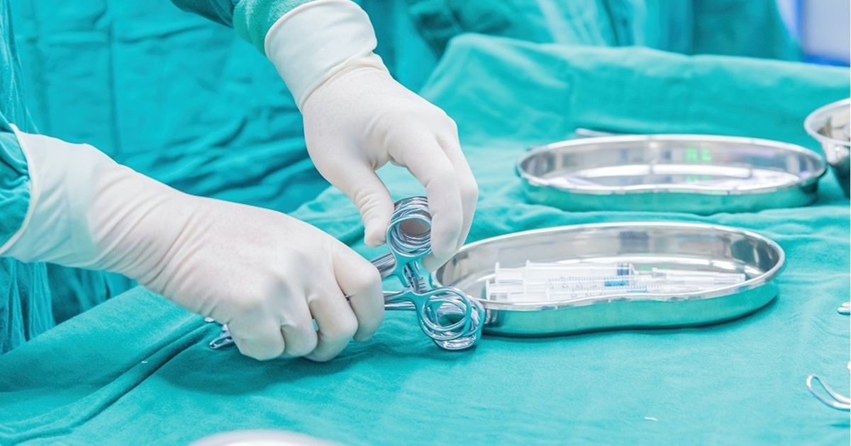 استئصال ورم نادر في العمود الفقري بنجاح عبر العين