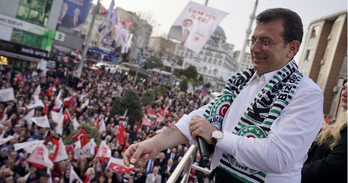 فتح تحقيق بحق رئيس بلدية إسطنبول بتهمة “تزوير” شهادته …