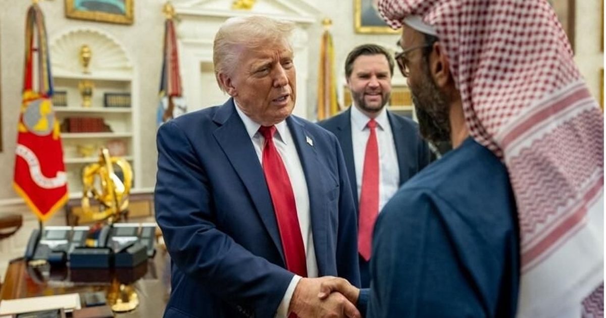 ترامب يستقبل طحنون بن زايد في البيت الأبيض.. تأكيد على …