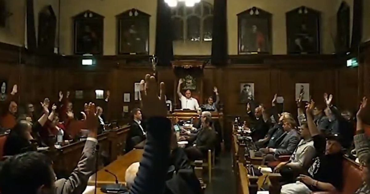 قرار تاريخي.. أكسفورد تسحب استثماراتها لدى الاحتلال دعما …