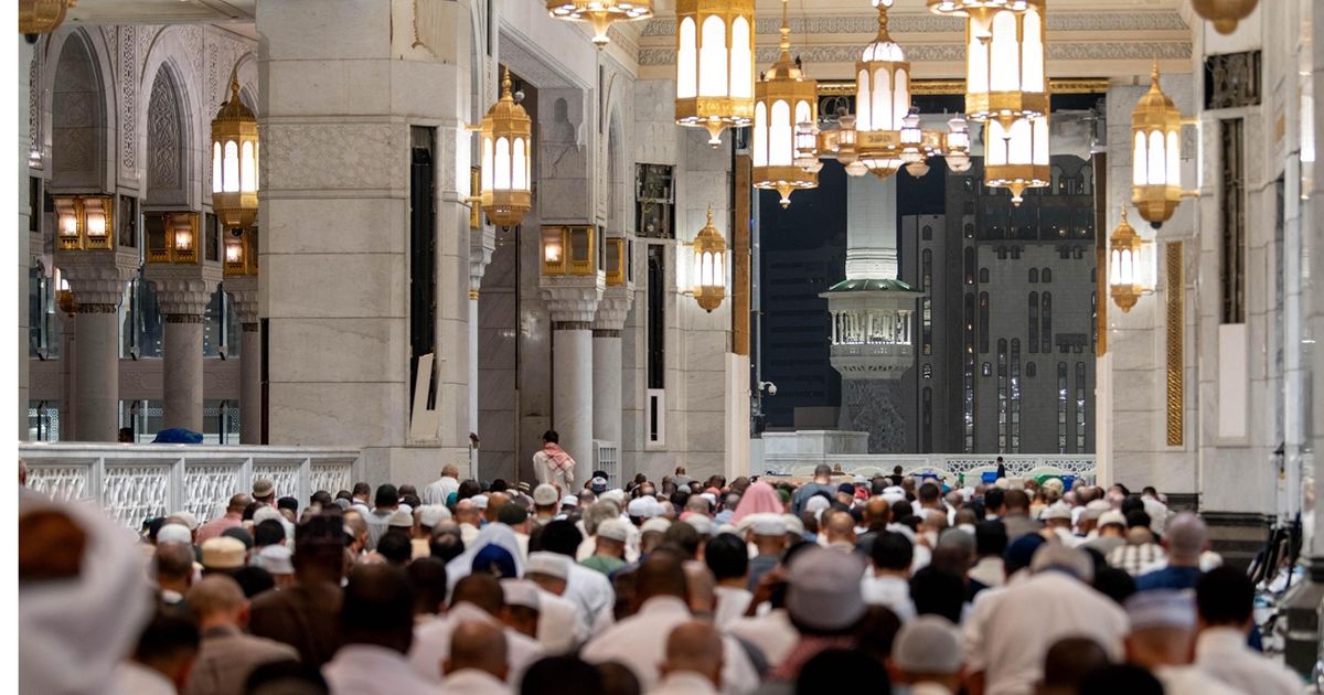 هكذا بدا الحرمان والمسجد الأقصى في ليلة القدر (شاهد) …