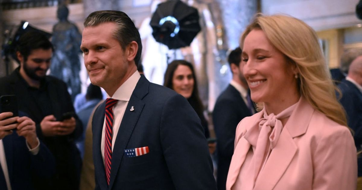 وزير الدفاع الأمريكي يحضر زوجته إلى الاجتماعات … وزير الدفاع الأمريكي يحضر زوجته إلى الاجتماعات …