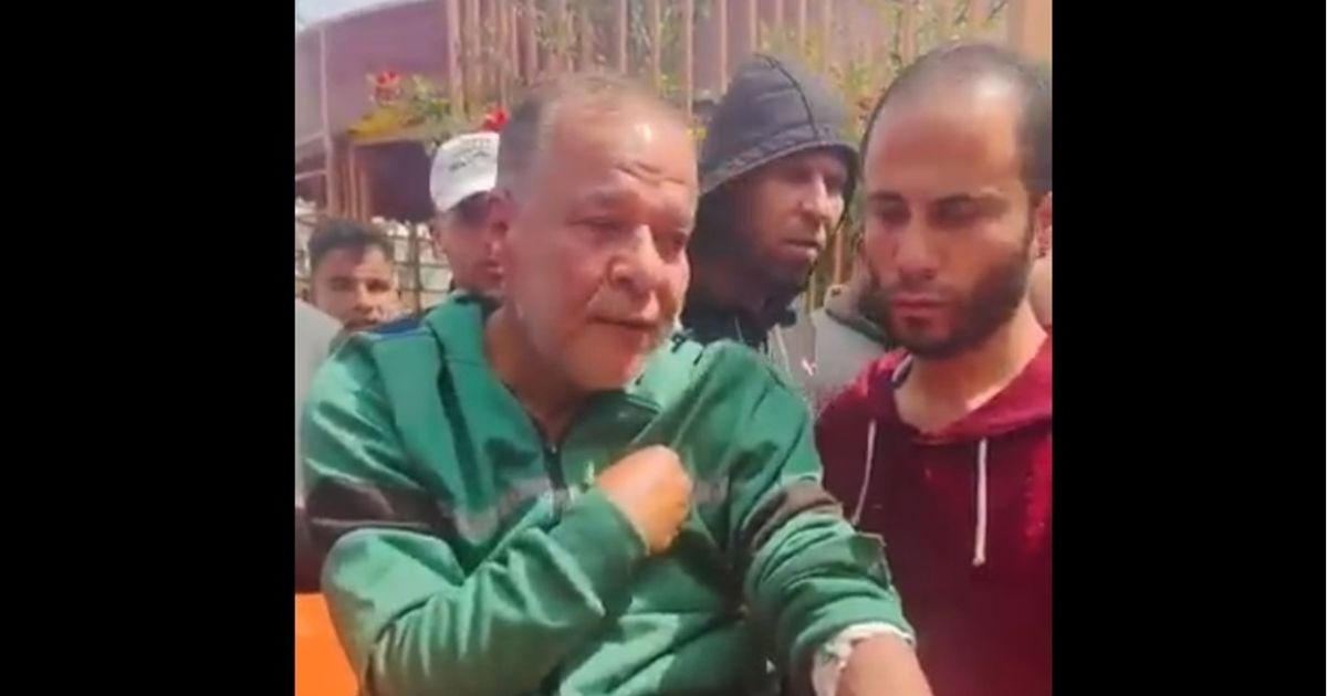 وداع مؤثر من أكاديمي في غزة لطفله الشهيد.. “كان زهرة …