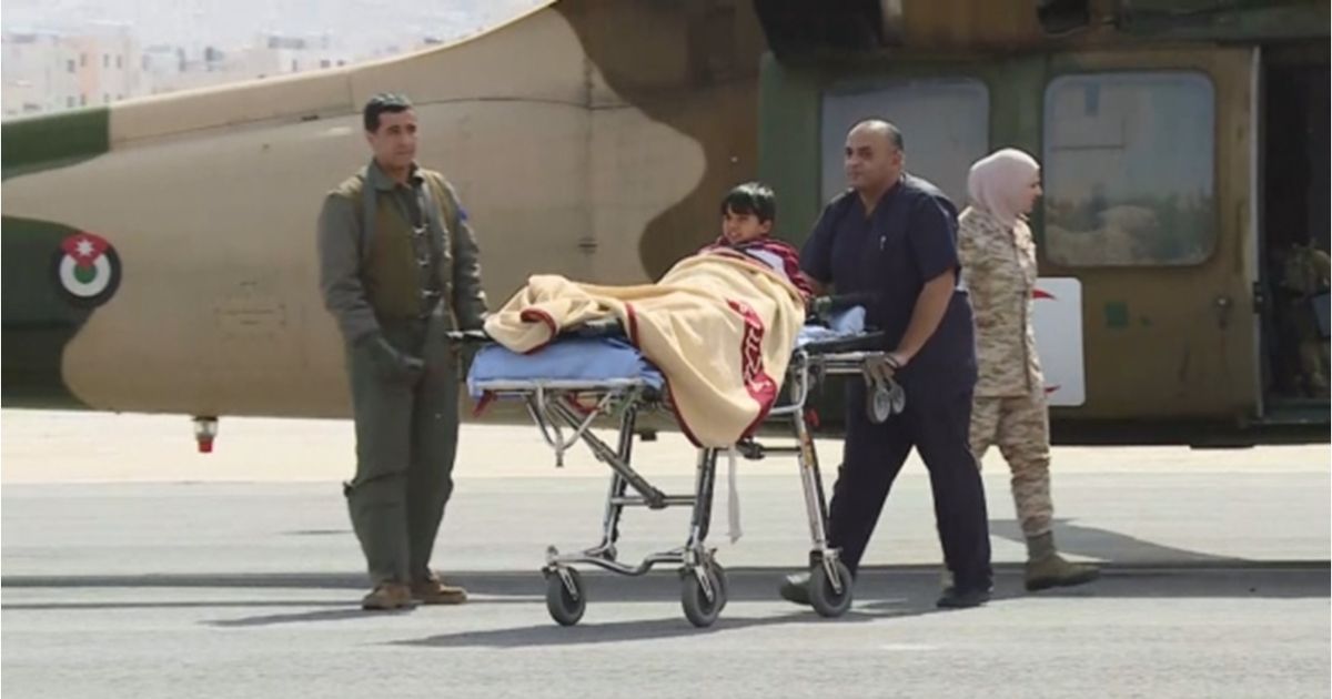الأردن يبدأ بإجلاء الدفعة الأولى من الأطفال المرضى بغزة