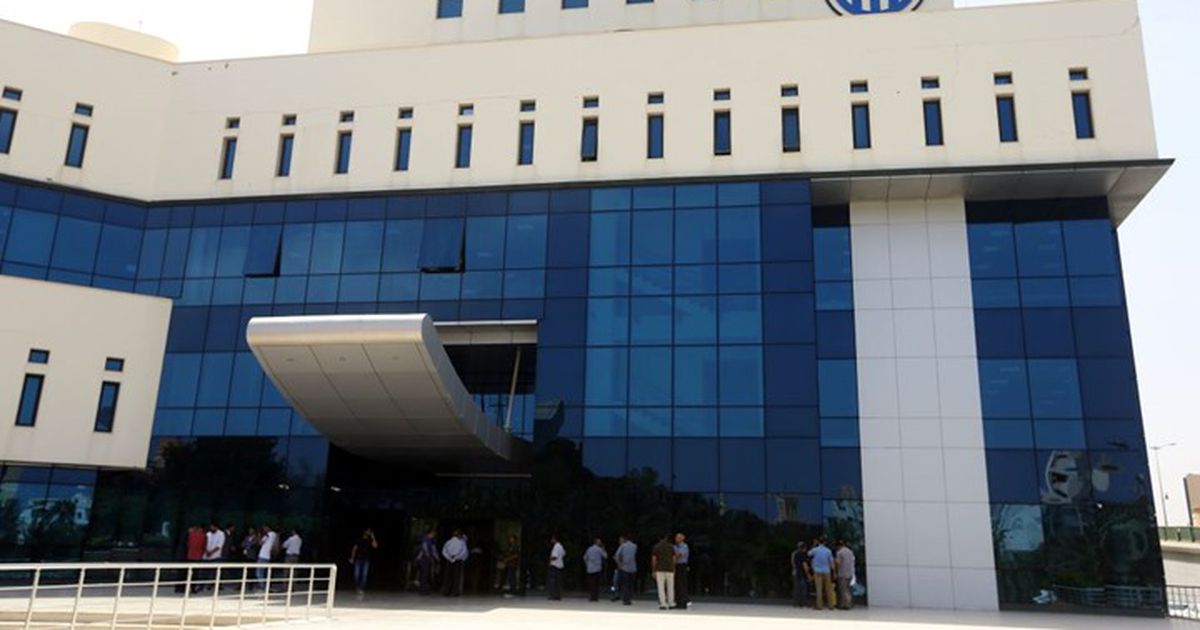 كشف تفاصيل تجارة النفط غير المشروعة التي تُبقي ليبيا …