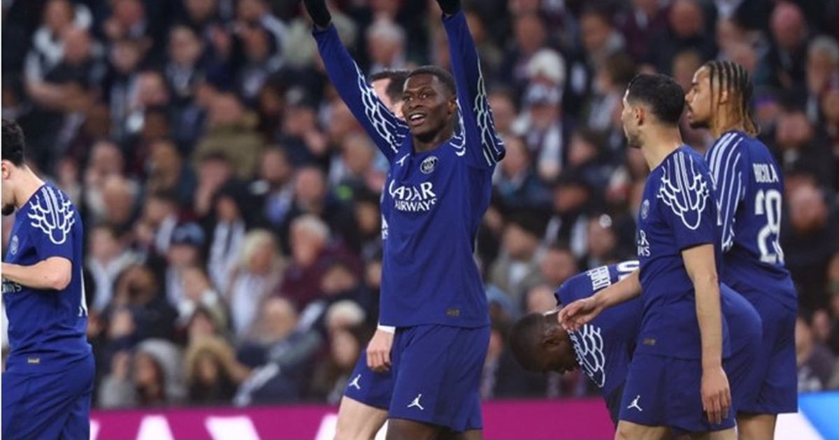 سان جيرمان ينجو من “ريمونتادا إنجليزية” ويحجز مقعده في …