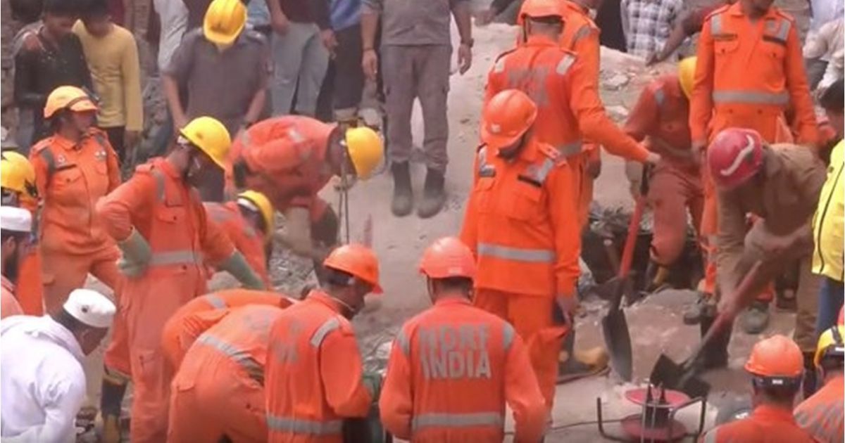11 قتيلا بينهم أطفال في انهيار مبنى بنيودلهي.. واتهامات بالإهمال