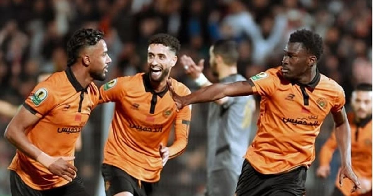 نهضة بركان المغربي يكتسح ضيفه قسنطينة الجزائري ويضع قدما في نهائي كأس الكاف