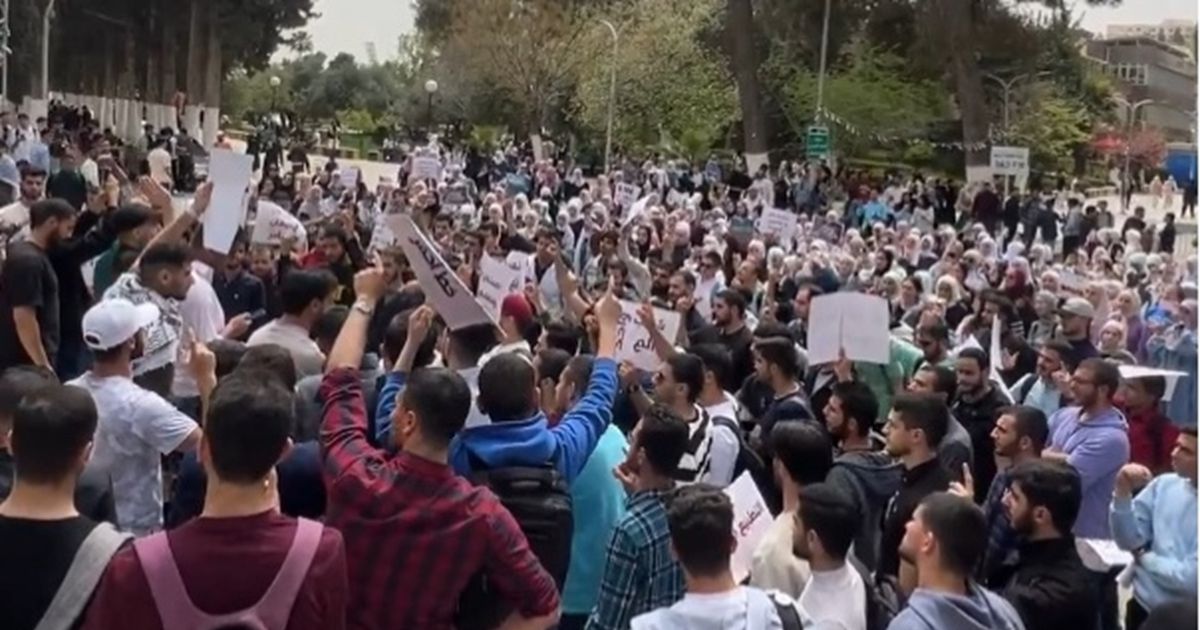 تظاهرات غاضبة في جامعات أردنية رفضا للإبادة في غزة (شاهد) … تظاهرات غاضبة في جامعات أردنية رفضا للإبادة في غزة (شاهد) …