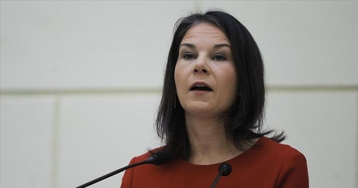 المنافق الذي يريد أن يربينا …