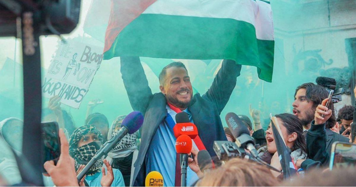 Manifestations devant le siège d’une chaîne française pour protester contre la diffusion d’une interview de…