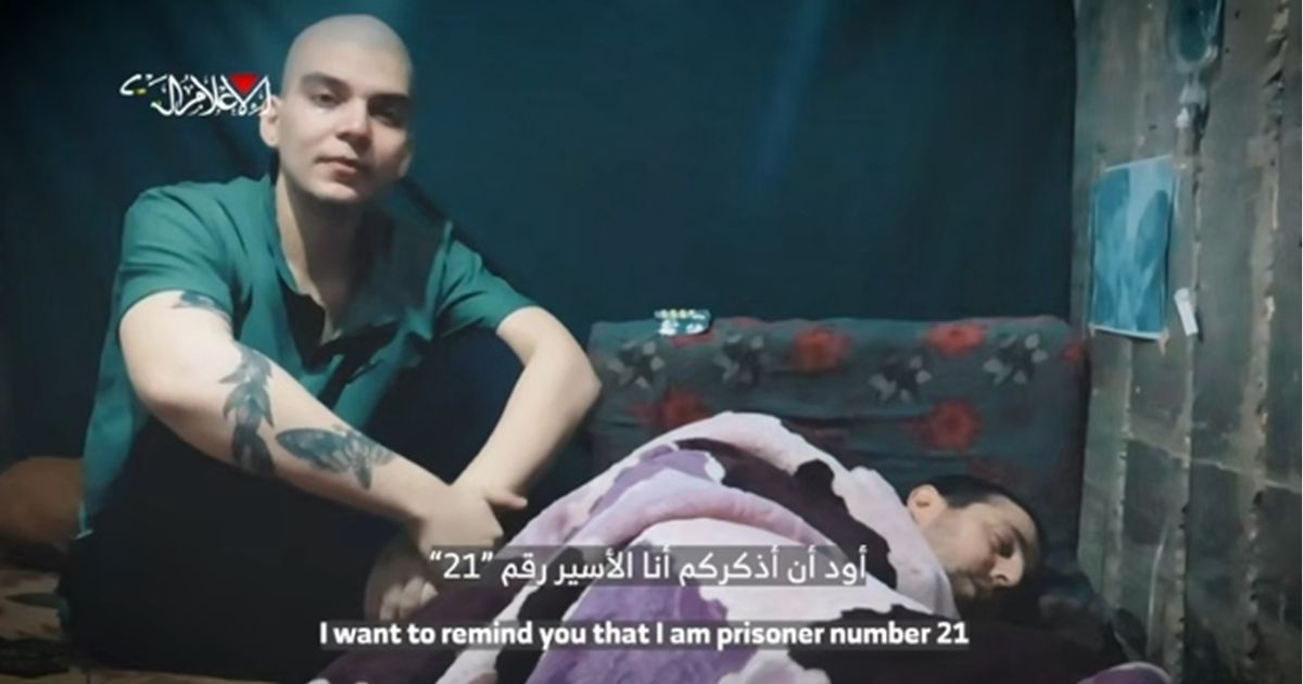 ″القسام” تنشر رسالة لأسير إسرائيلي.. إشارة لعدد الأحياء (شاهد) - عربي21