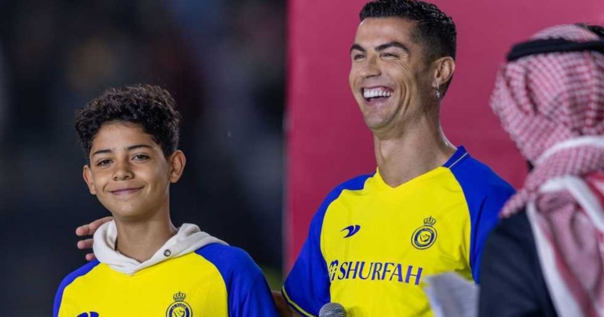على خطى والده.. استدعاء نجل رونالدو إلى قائمة منتخب البرتغال لأول مرة