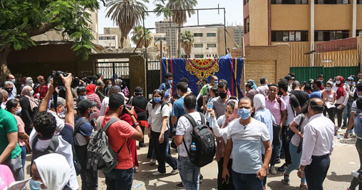 "سماعات الغش" في الثانوية المصرية.. تقنية محظورة قد تسبب مشاكل صحية خطيرة