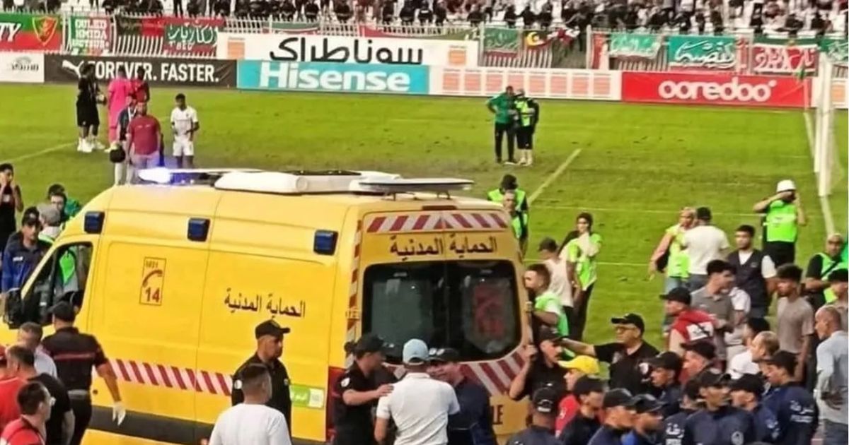 مصرع 3 مشجعين وإصابة العشرات بعد سقوطهم من مدرجات ملعب بالجزائر (شاهد)