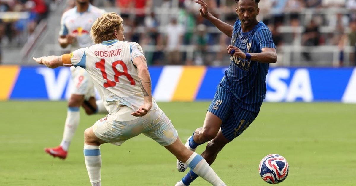 الهلال السعودي يسقط في فخ التعادل أمام سالزبورغ