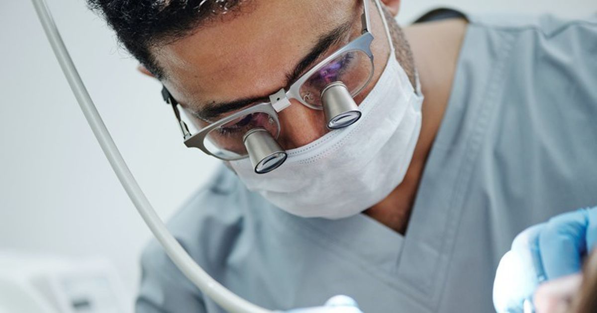علاجان موضعيان بسيطان يُوقفان تسوس الأسنان لدى الأطفال لسنوات