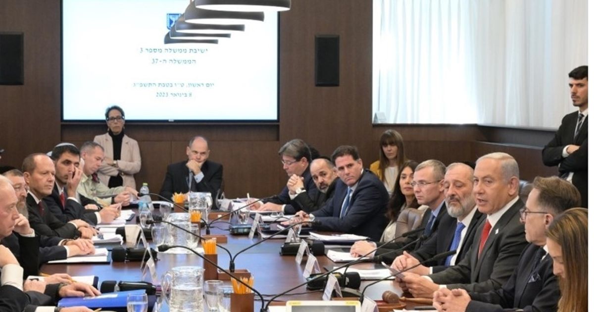 حكومة الاحتلال ستقيل رئيس “الشاباك” والمستشارة القضائية …