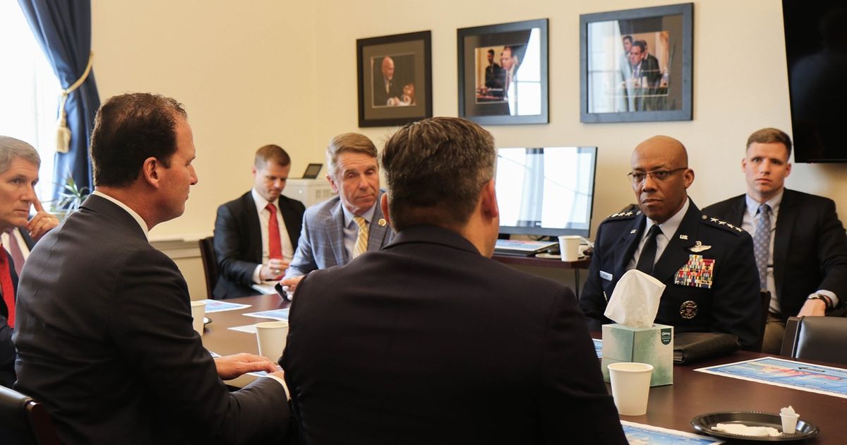 ترامب يقيل الجنرال تشارلز براون من منصب رئيس هيئة …