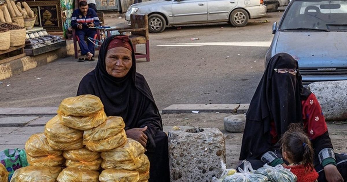 في يوم المرأة العالمي.. أوضاع اقتصادية قاسية وزنازين …