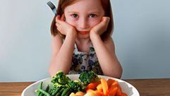 طرق لجعل طفلك يأكل الخضراوات