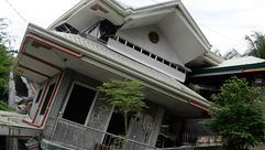 منزل فلبيني مهدم بسبب الزلزال