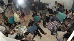 مصابون - مشفى ميداني - قصف بلدة عربين - الغوطة الشرقية - ريف دمشق 9-10-2014 (الأناضول)