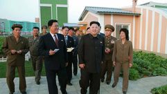 الزعيم الكوري الشمالي ظهر متكئا على عصى - أ ف ب