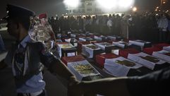 جثامين الجنود القتلى إثر حادثة التفجير في سيناء - أ ف ب