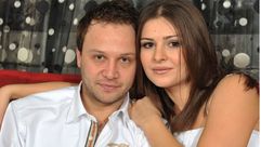 الفنان السوري مكسيم خليل وزوجته- غوغل