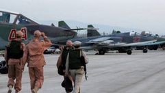 جنود وطائرات روسية في مطار حميميم العسكري بسوريا - تويتر