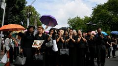 تايلانديون خليل مسيرة تكريمية للملك الراحل بوميبول ادوليادي في بانكوك في 15 تشرين الاول/اكتوبر 2016