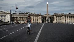 تخلو باريس الأحد من معظم السيارات لتفسح المجال أمام الدراجات الهوائية والألواح ذات العجلات في قرار ي