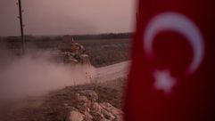 دبابة تركية في طريقها لمناطق العمليات شمال سوريا- جيتي