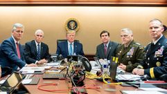 ترامب ومايك بينس ومارك إسبير  وأعضاء فريق الأمن القومي يشاهدون مقتل البغدادي - البيت الأبيض