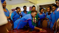دورة في كينيا للنساء الراغبات في العمل عاملات منزليات - الغارديان