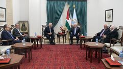 عباس يجتمع مع حنا ناصر- وفا