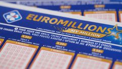 شبكات خاصة بيانصيب "يورو ميلينز" الأوروبي في باريس في 27 آذار/مارس 2018