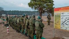 عناصر من الجيش الروسي خلال تدريبات على الأسلحة- الجيش الروسي