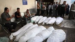 جثث الشهداء تتكدس في المستشفيات من القصف العنيف الذي يستهدف المدنيين- جيتي
