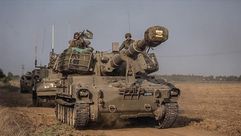 دبابات إسرائيلية استعدادا لغزة بري.. (الأناضول)
