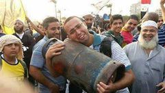 مواطنون مصريون يتظاهرون ساخرين من مشكلة الغاز