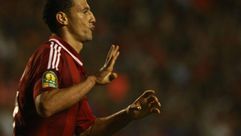 أحمد عبد الظاهر لاعب الاهلي المصري يرفع شعار رابعة - الأناضول